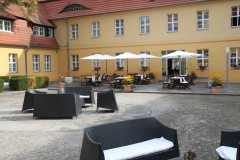 Innenhof des Vierseithof mit Freisitz, Foto: Kristin Kunack, Lizenz: HF Berlin Brandenburg Grundbesitz GmbH