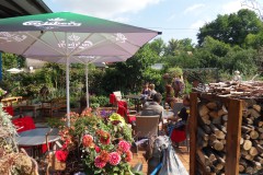 Auf einen Zwischenstop im Landhof Café, Foto: Peter Kramer