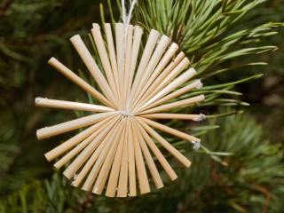 Weihnachtsbaumschmuck für drinnen und draußen